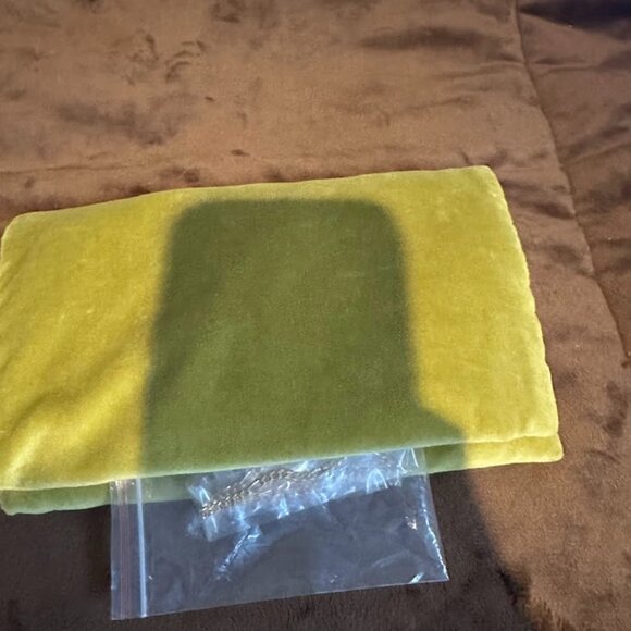 Gucci Sunglasses Limited Edition Yellow Velvet X-Large Sunglass Case Pouch - Picture 2 of 7